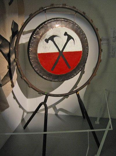 interstellar061 Gong utilis pour les concerts de la tourne The Wall (1980-1981).